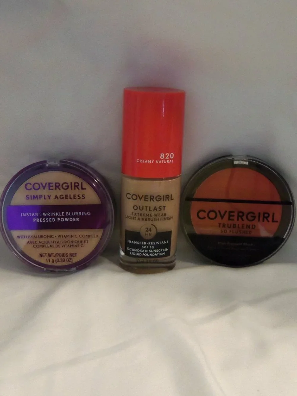 Cover Girl Outlast Extreme Wear Light Airbrush Finish w/ Blurring powder & Blush
